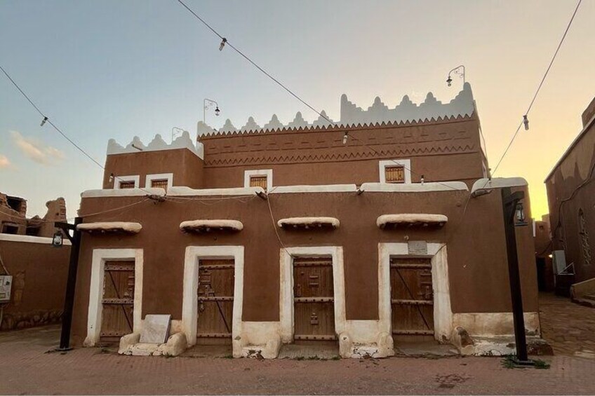 Ushaiqer Heritage Tour from Riyadh with Dinner