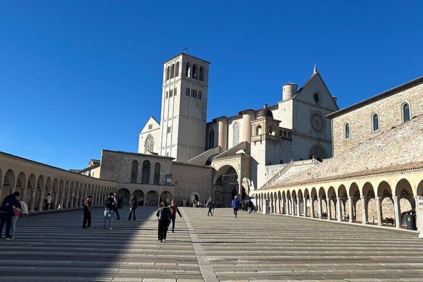 Guided Tour of Assisi. Francesco, Chiara and Carlo Acutis
