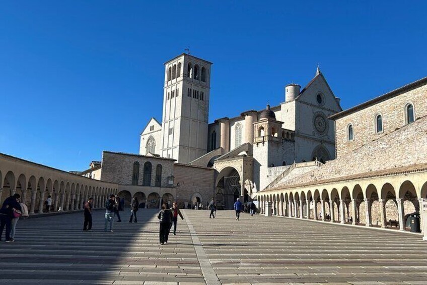 Guided Tour of Assisi. Francesco, Chiara and Carlo Acutis