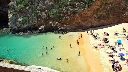 Peniche: Excursión a la Isla de Berlengas, Senderismo y Excursión a Cuevas