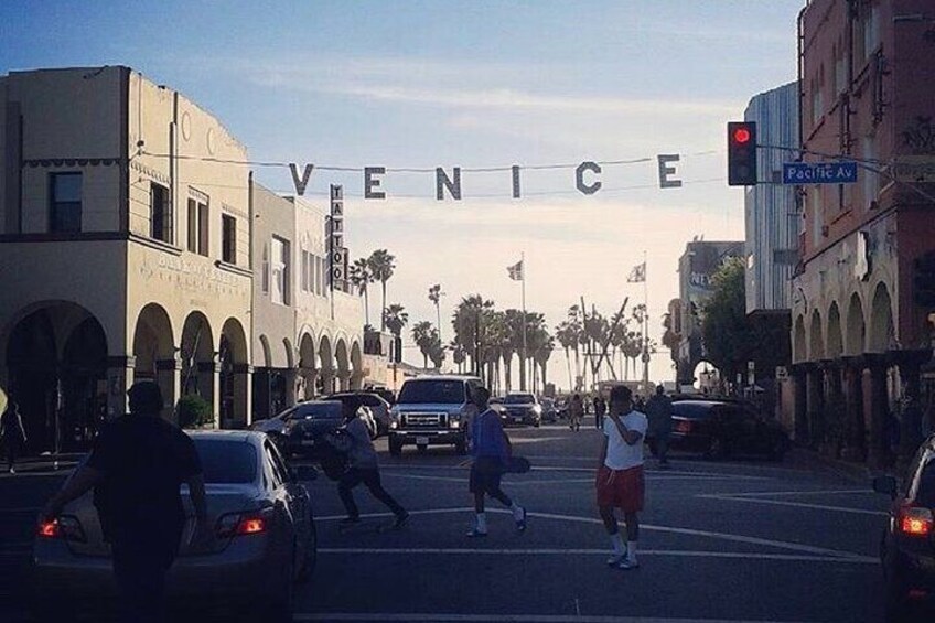 4.5 Hour Venice Beach Open Air Van Tour