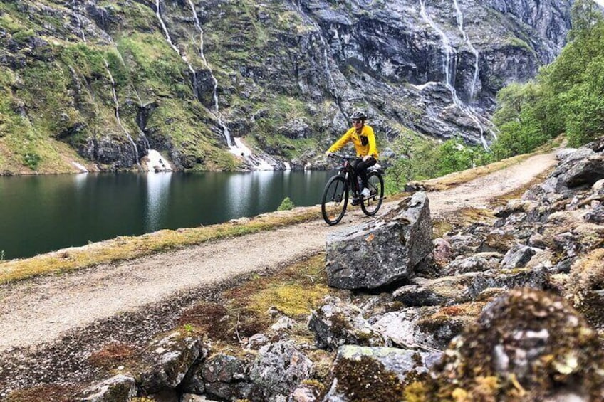 Spectacular E-Bike Trip to the Mountain Pass over Flow