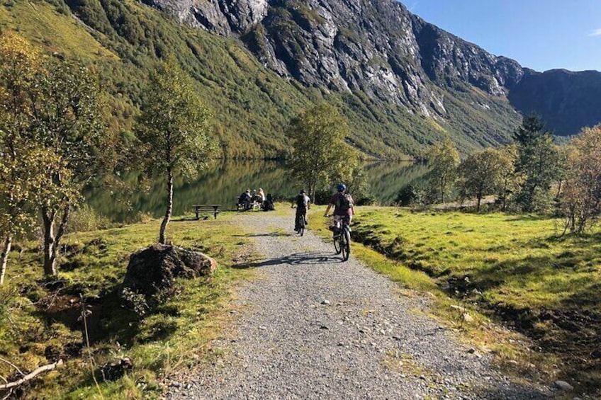 Spectacular E-Bike Trip to the Mountain Pass over Flow