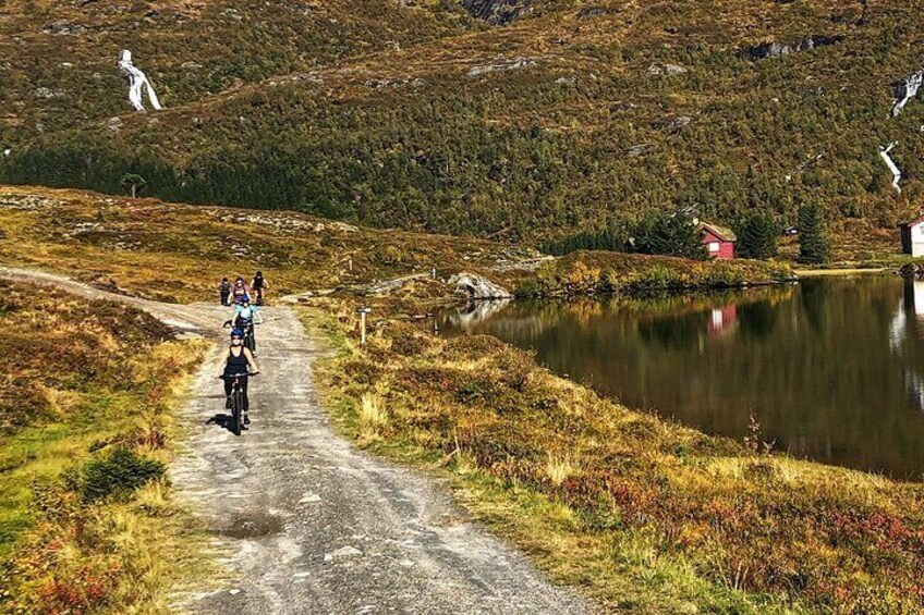 Spectacular E-Bike Trip to the Mountain Pass over Flow