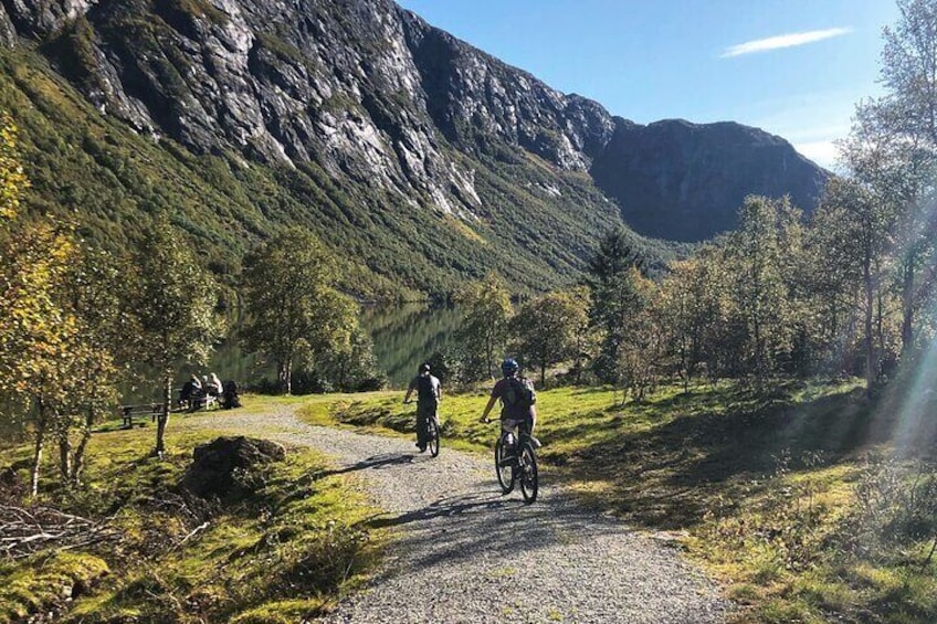 Spectacular E-Bike Trip to the Mountain Pass over Flow