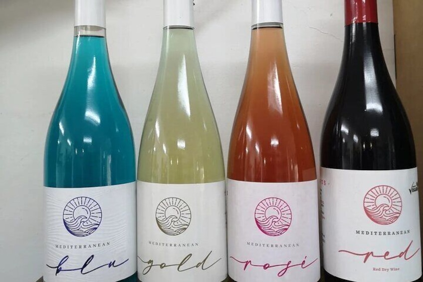 Blue, white or gold, Rose and red wine