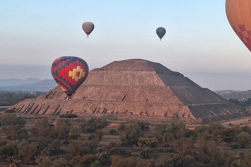 All-inclusive hot air balloon flight over Teotihuacan