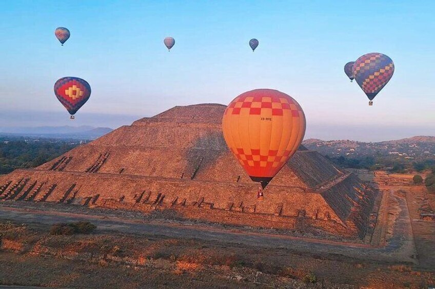 All-inclusive hot air balloon flight over Teotihuacan