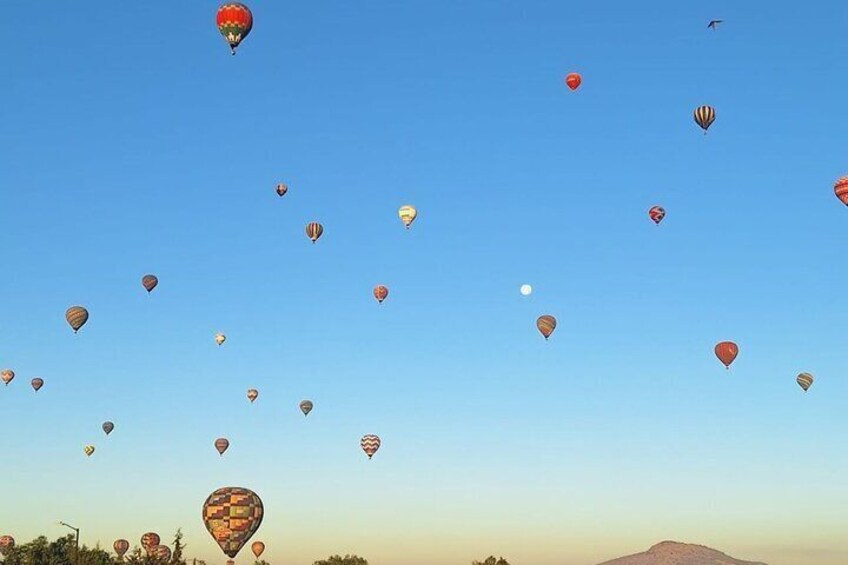 All-inclusive hot air balloon flight over Teotihuacan