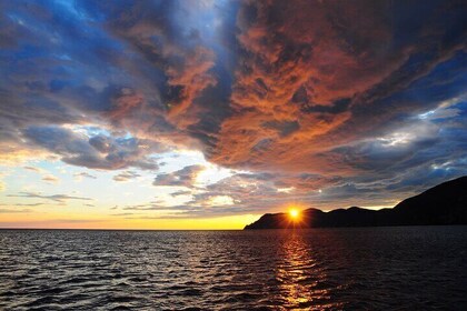 Croisière au coucher du soleil aux Cinque Terre avec apéritif