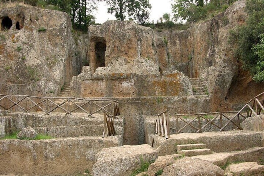 Etruscans, Pitigliano and Wine tasting Private Tour