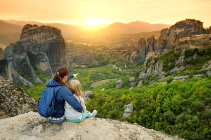 Meteora: recorrido al atardecer con el monasterio y la cueva del ermitaño