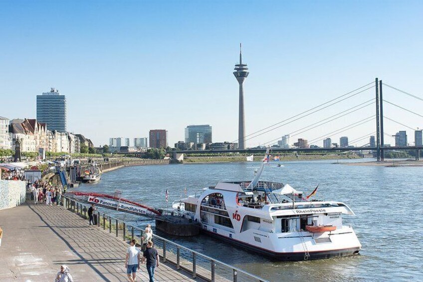 Düsseldorf Sightseeing round-trip Cruise