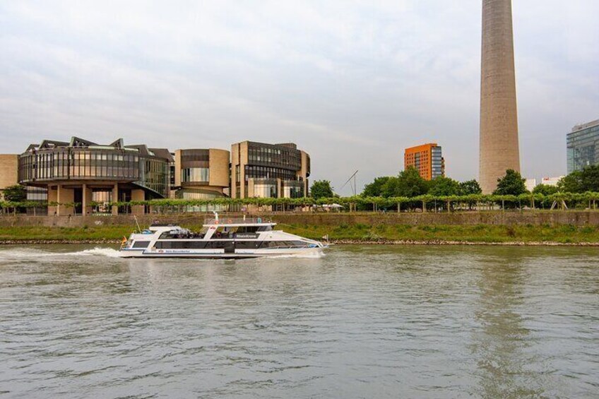 Düsseldorf Sightseeing round-trip Cruise