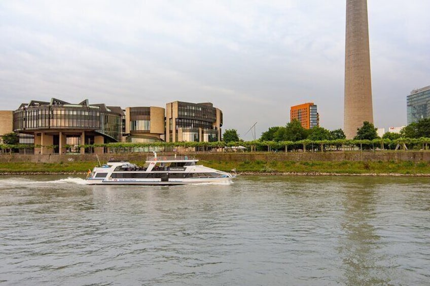Düsseldorf Sightseeing round-trip Cruise