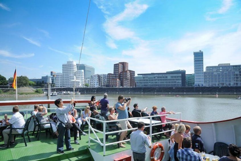 Düsseldorf Sightseeing round-trip Cruise