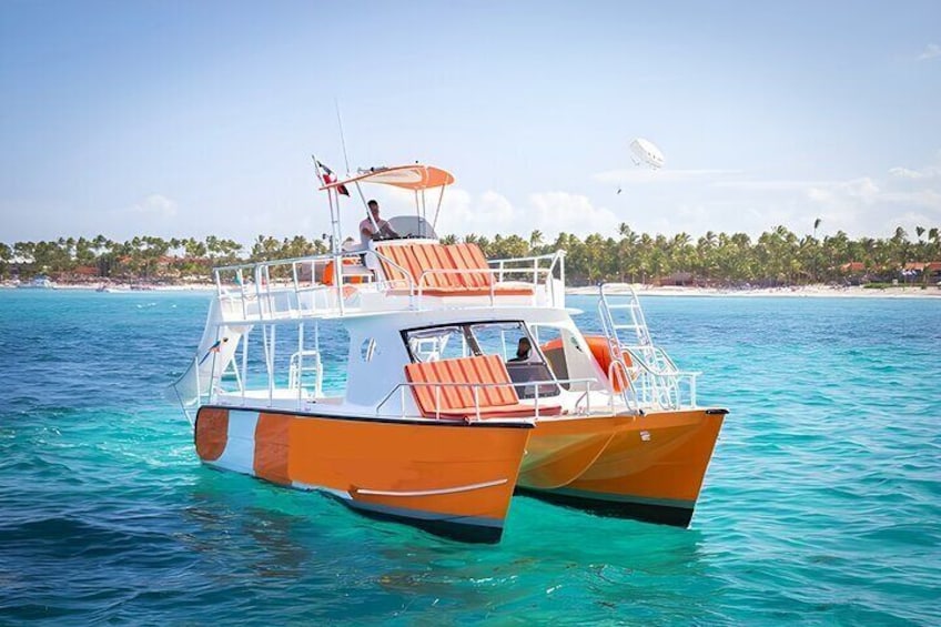 VIP Catamaran Boat Drinks and Lunch + Transportation included