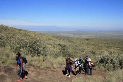 จากไนโรบี: เดินป่าเต็มวันที่ Mount Longonot