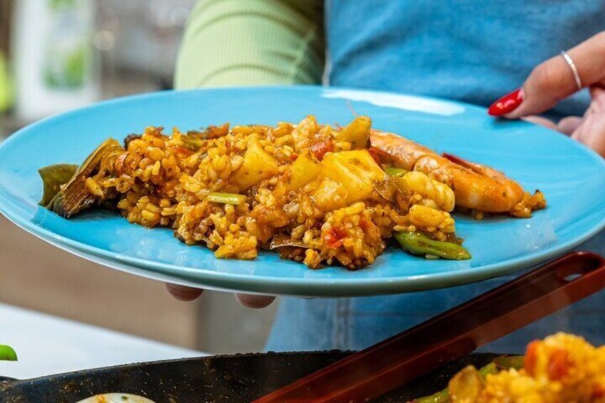 Authentic Paella and Sangria Workshop in Alcudia