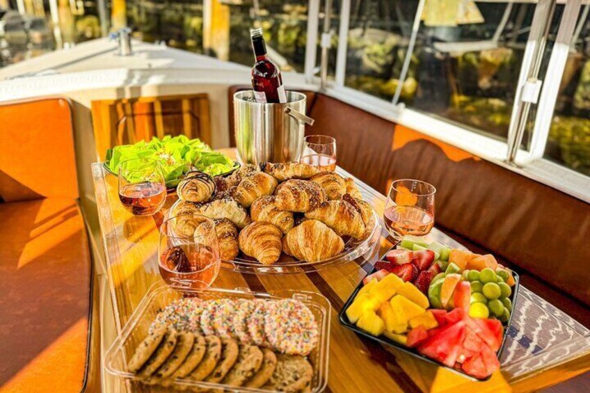 2 hour Gondola Style Tour for 6 People - Catering Included