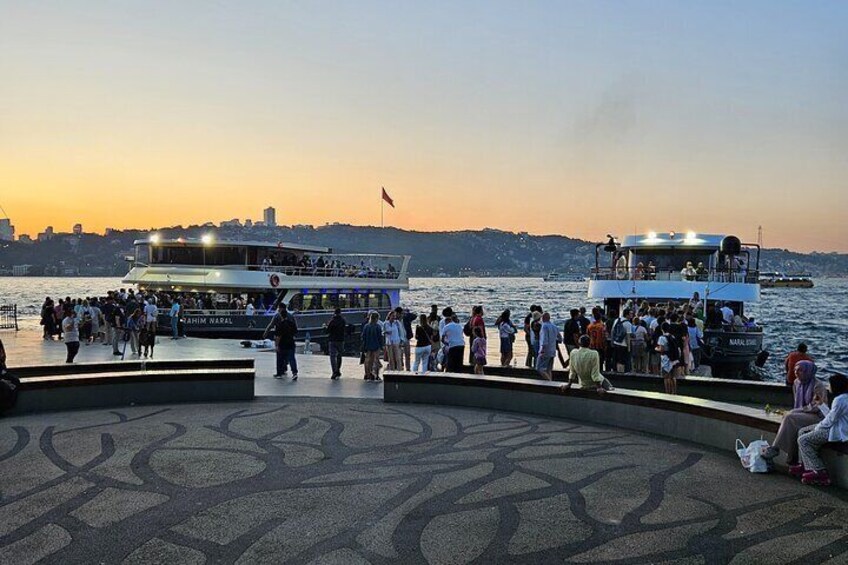 Sunset Cruise with Stop along Asia: Discover Istanbul's Bosphorus