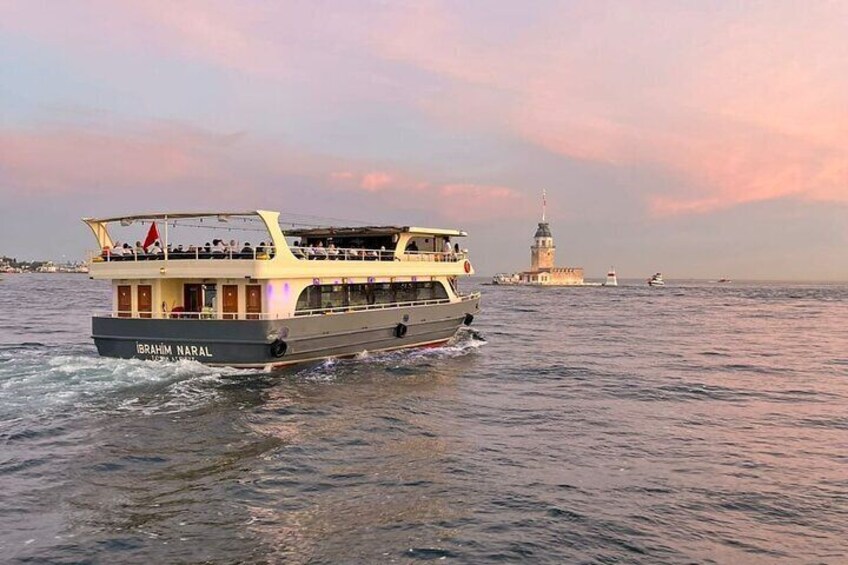 Sunset Cruise with Stop along Asia: Discover Istanbul's Bosphorus