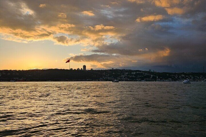 Sunset Cruise with Stop along Asia: Discover Istanbul's Bosphorus