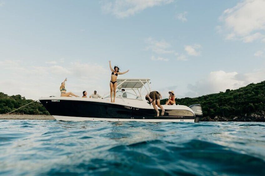 Enjoy the comfort and smooth ride of a 29' World Cat.