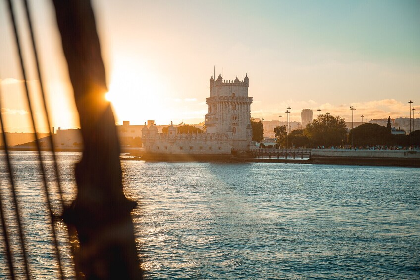 3-Hour Lisbon Day Boat Tour on Tagus River