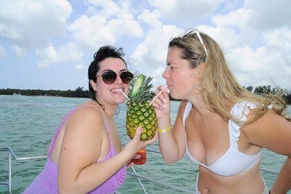 Private Boat and Snorkelling with Open Bar