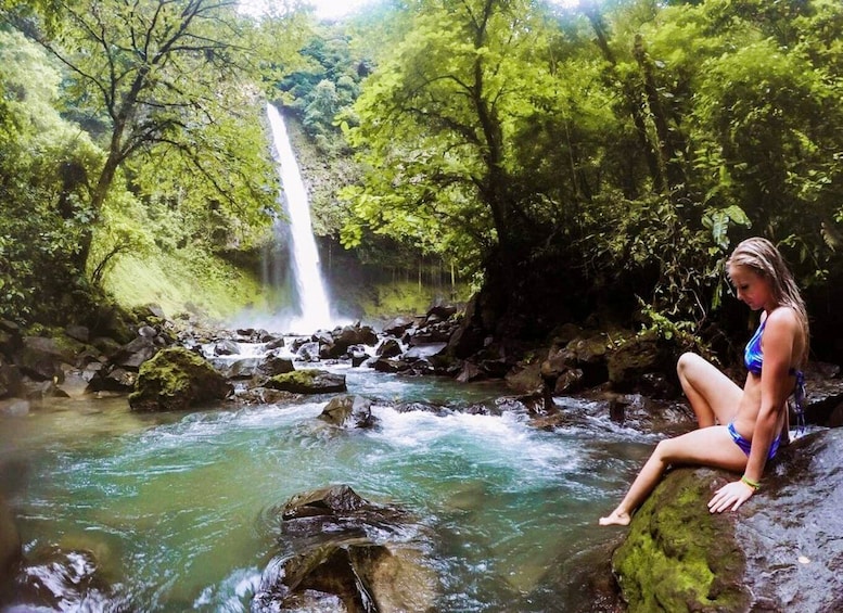 Picture 1 for Activity La Fortuna: Waterfall, Arenal Volcano and Hot Springs Tour