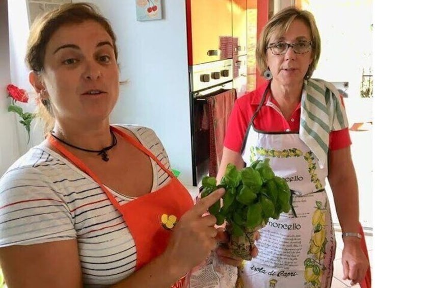 Basil from Liguria gives the unique taste to our pesto