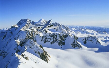 Lake Tekapo: 50-Minute Mount Cook and Beyond Scenic Flight