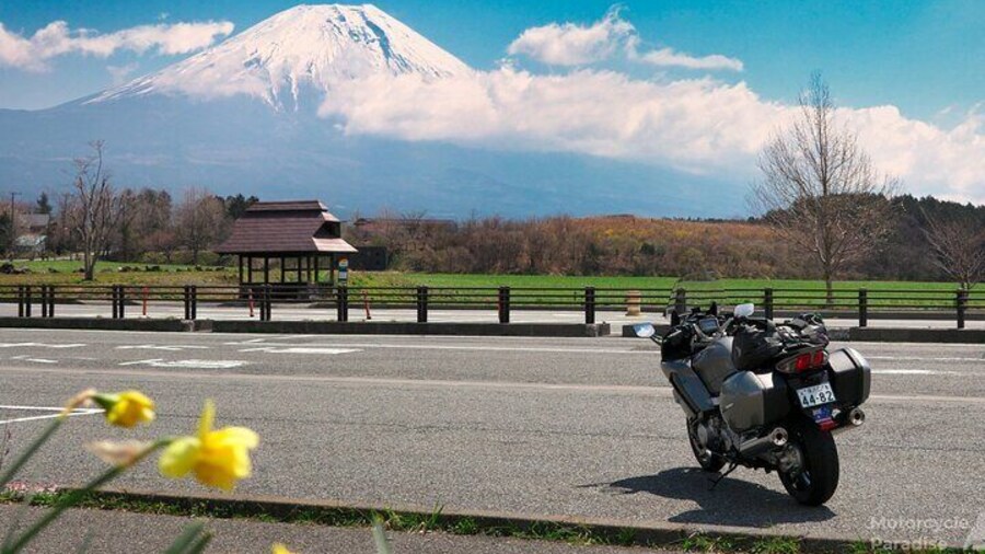 Private 1 Day Motorcycle Tour to Fuji and Hakone Onsen and Nature