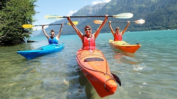 Kayak Tour of the Turquoise Lake Brienz