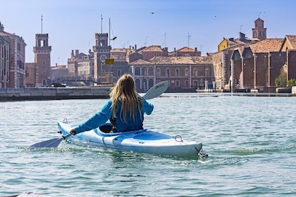 Venice Kayak Class for Beginners: first training on the water