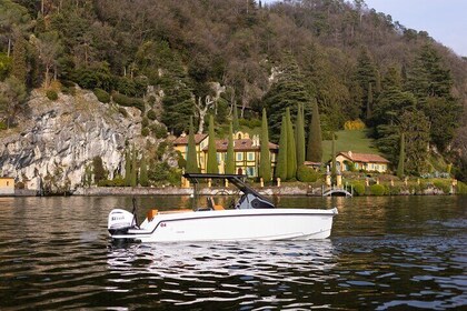 One Hour Private Tour on Lake Como by Motorboat
