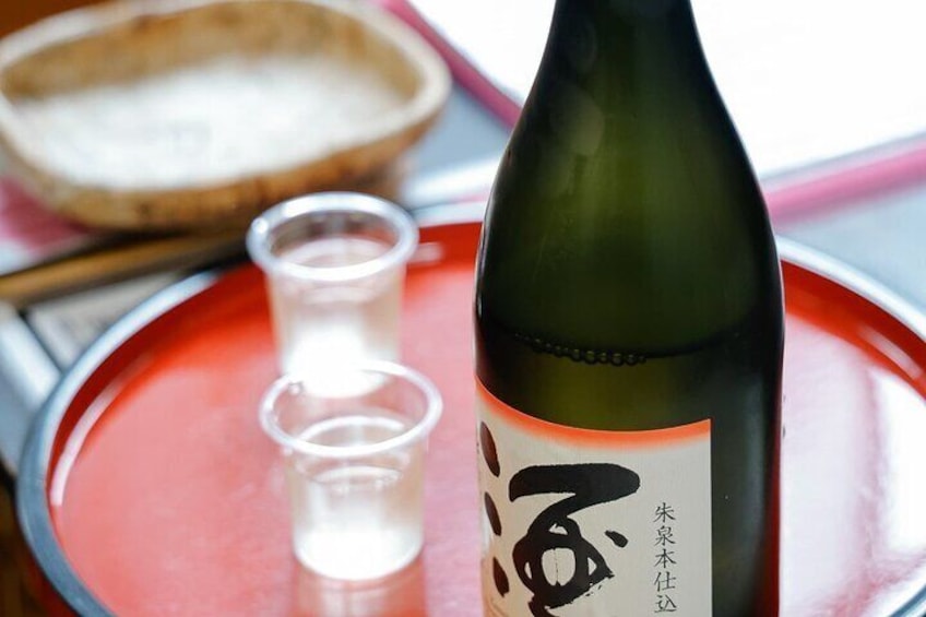 Sake Tasting Guided Tour in Saijo with Visit to 7 Breweries
