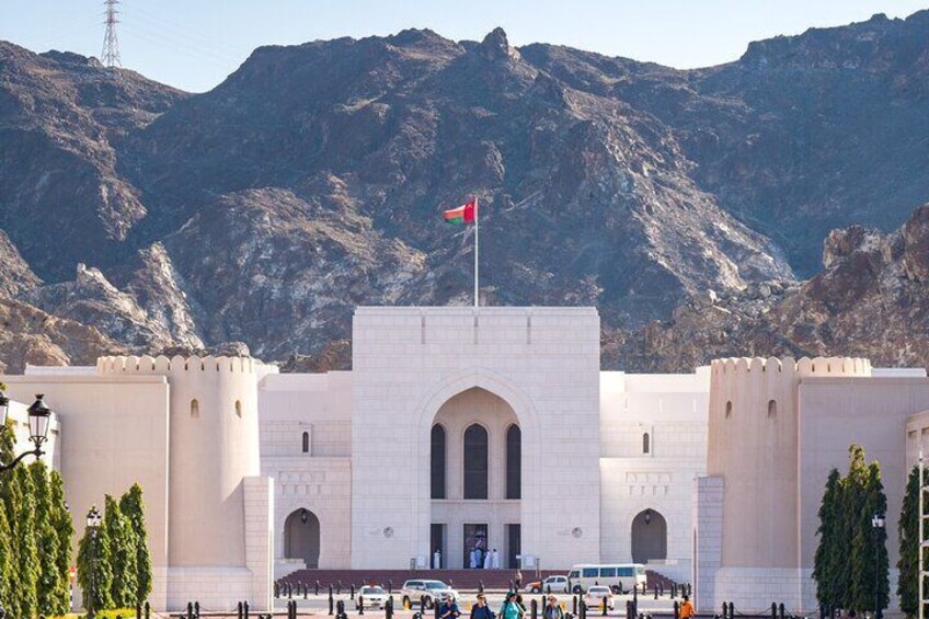 Enjoy a traditional Omani local style tour around Muscat