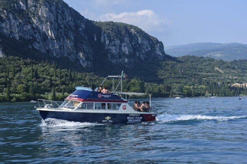 From Peschiera: Cruise on the southern coast to Sirmione