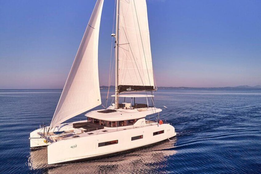 Catamaran Cruise to Dia Island with Meal and Water Activities