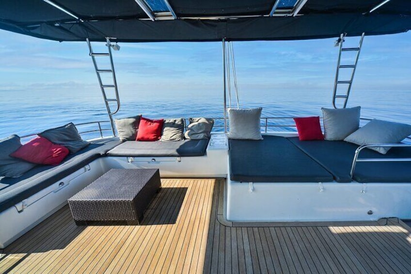 Catamaran Cruise to Dia Island with Meal and Water Activities