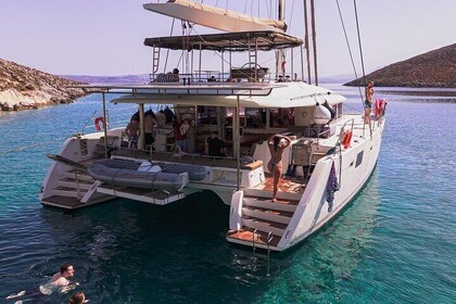 Catamaran Cruise to Dia Island with Meal and Water Activities