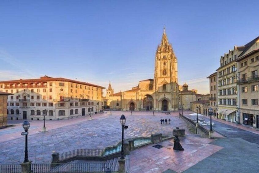 Private Guided Walking Tour of the Cathedral of Oviedo