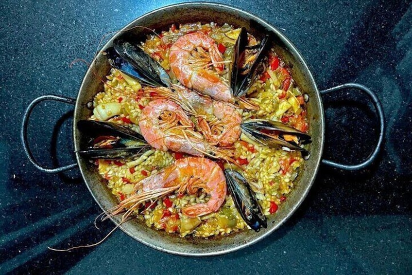 Paella Cooking Class on a Splendid Terrace in the Sun in Valencia