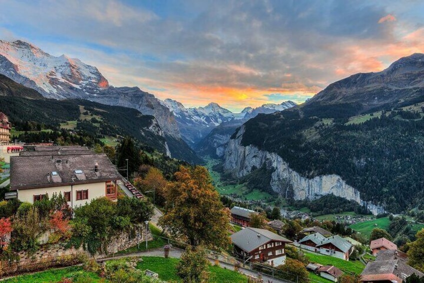Evening Hike and Outdoor Cheese Fondue Dinner in Wengen
