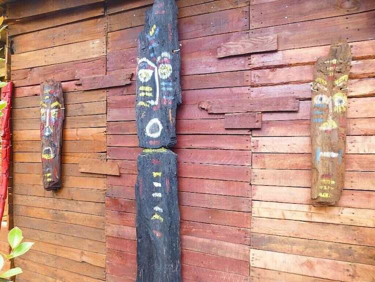 Building with Pallets in the Hawaiian Jungle