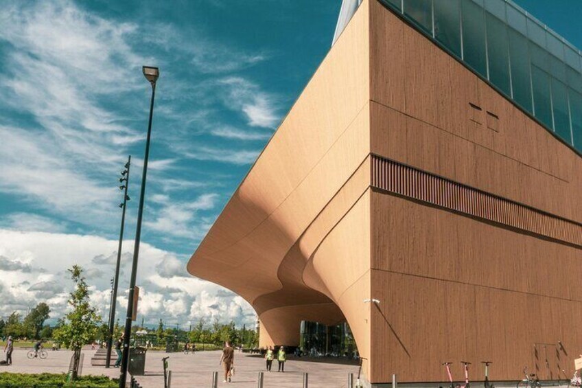 Helsinki Walking Tour With a Sociologist