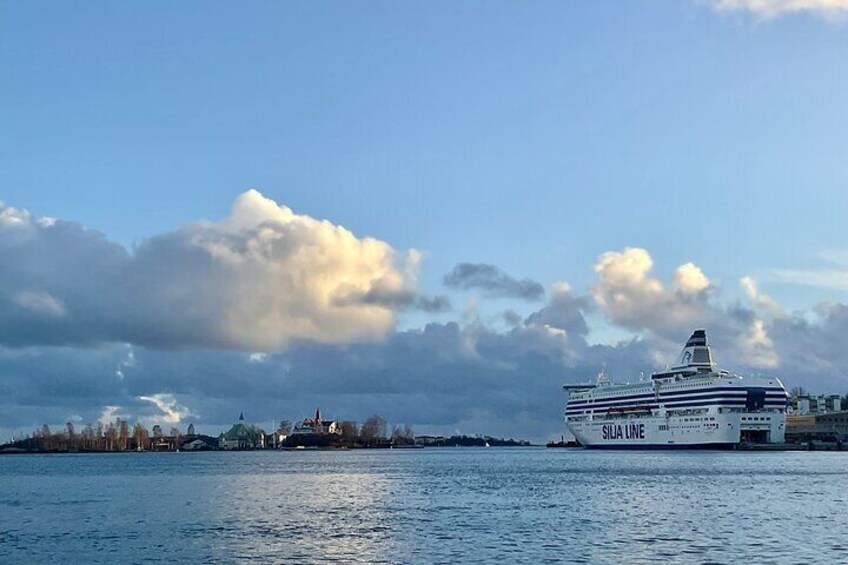 Helsinki Walking Tour With a Sociologist