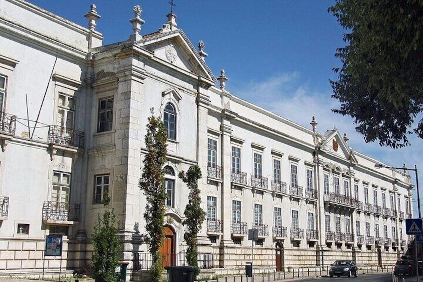 Private Day Tour Tile museum, Lisbon bridges & workshop in tiles